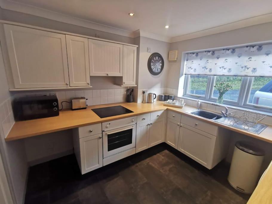 Twyngaer, A Spacious 3 Bedroom Bungalow Sleeps 5 ナイトン エクステリア 写真