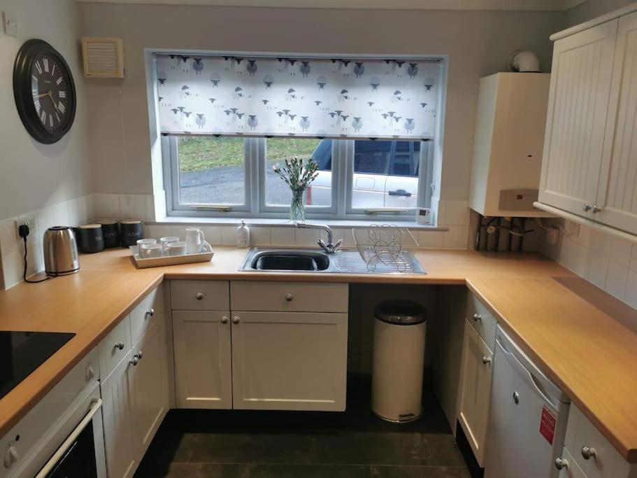Twyngaer, A Spacious 3 Bedroom Bungalow Sleeps 5 ナイトン エクステリア 写真